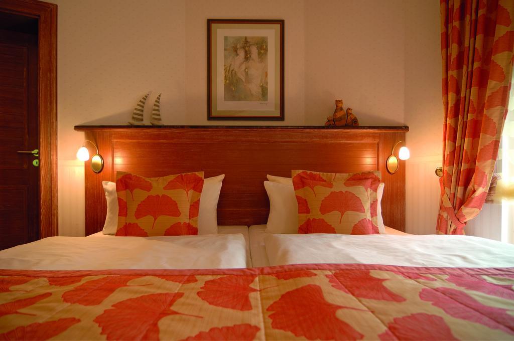 Hotel Blinkfueer Дирхаген Стая снимка