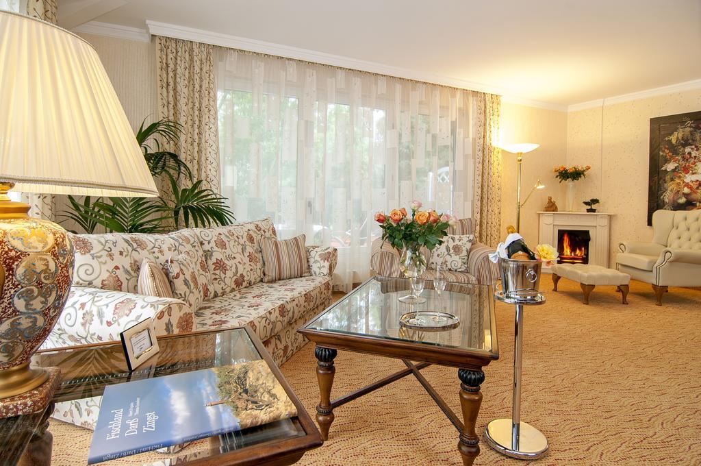 Hotel Blinkfueer Дирхаген Стая снимка